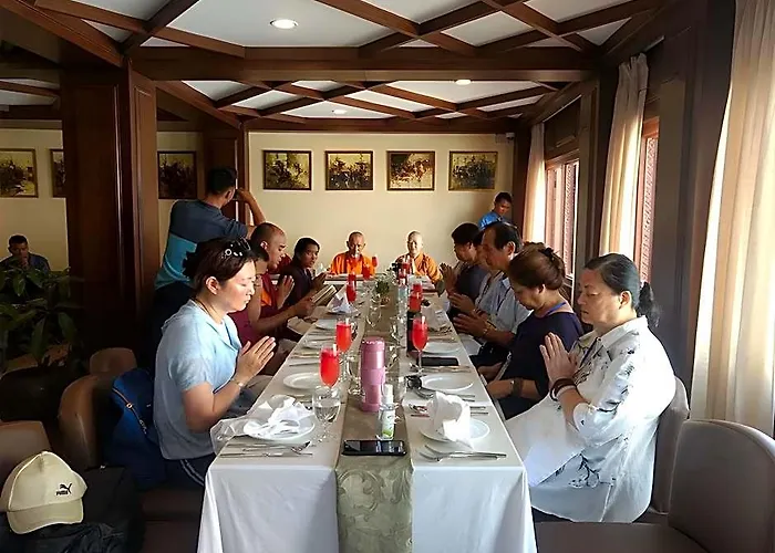 Padma Hotel 2*
